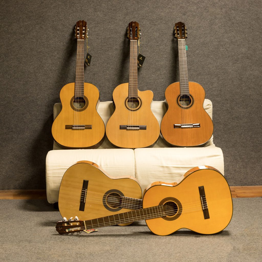 XLKJ 2 Pack Guitar Capo Rolling Sliding Capo Adjustable Capo for Tuning Tone of String Instruments Universal for Guitar Ukulele Mandolin Banjo Acoustic String Instruments 